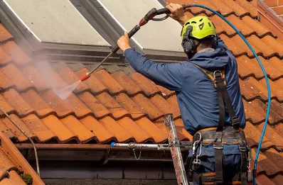 Démoussage et hydrofuge de toiture au Poët-Célard